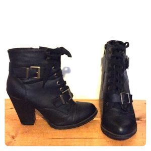 Lace and buckle boot